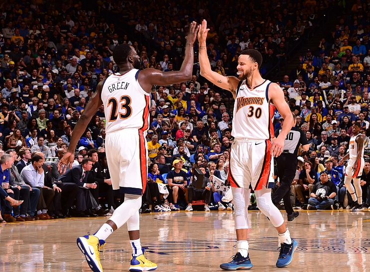  库里三分雨难挽败局，勇士憾负国王跌至西部第三  