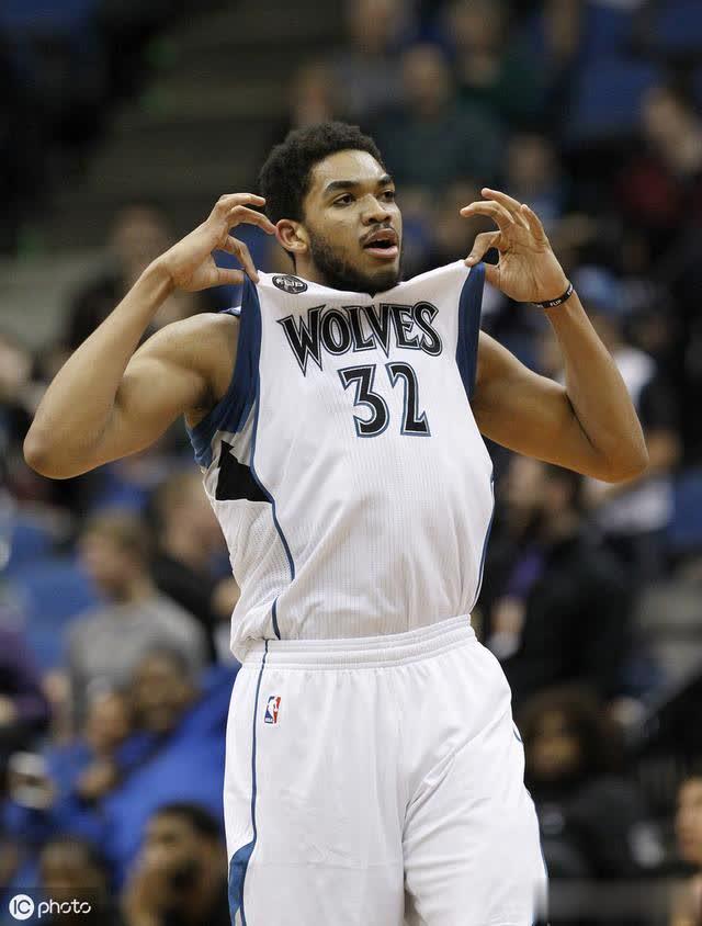  森林狼双塔唐斯与戈贝尔默契渐显，内线威慑力十足